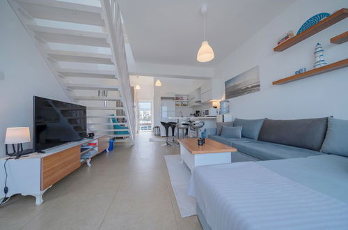 Photo 5 - Modern Studio Apartment With Lovely sea View