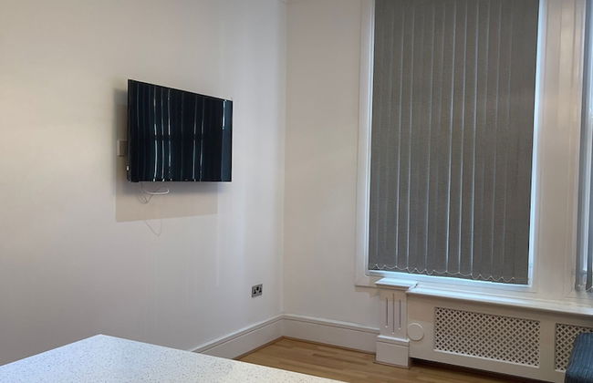Impeccable 1 Bed Apartment in Wolverhampton - Foto 3