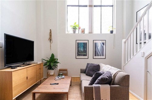 Photo 11 - Loft Style Apartment in the Heart of Surry Hills