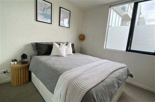 Photo 1 - Homely 2-bed Unit in Windsor w/ Balcony & Parking