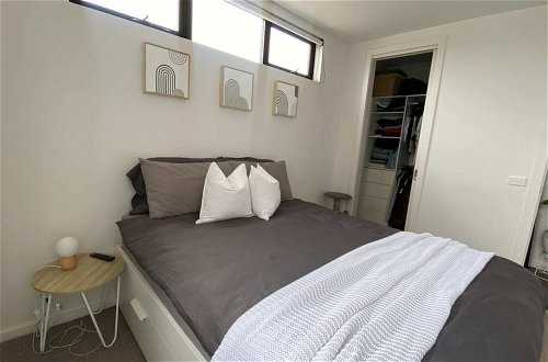 Photo 2 - Homely 2-bed Unit in Windsor w/ Balcony & Parking