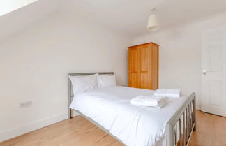 Photo 2 - Bright & Spacious 5BD House - Peckham