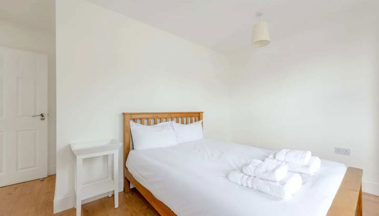 Photo 1 - Bright & Spacious 5BD House - Peckham