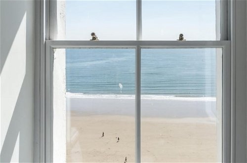 Photo 17 - The Penthouse - Luxury 1 Bed - Panorama - Tenby