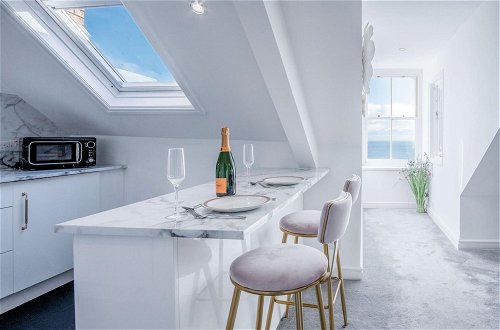Photo 4 - The Penthouse - Luxury 1 Bed - Panorama - Tenby