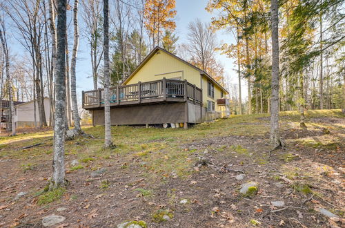 Foto 11 - Cozy Chemo Pond Cabin w/ Dock & Waterfront Views