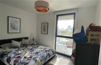 Photo 2 - Bright & Modern 1BD Flat - Limehouse