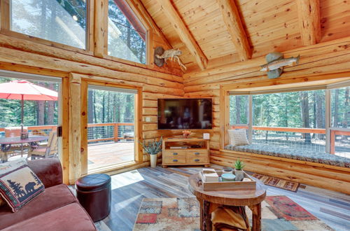 Photo 9 - Lake Almanor Cabin w/ Deck & Beach Access