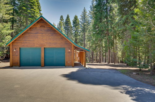 Photo 5 - Lake Almanor Cabin w/ Deck & Beach Access