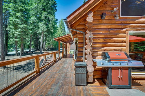 Photo 19 - Lake Almanor Cabin w/ Deck & Beach Access