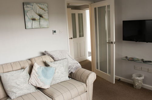 Photo 5 - Perrys Impeccable 1-bed Apartment in Poole