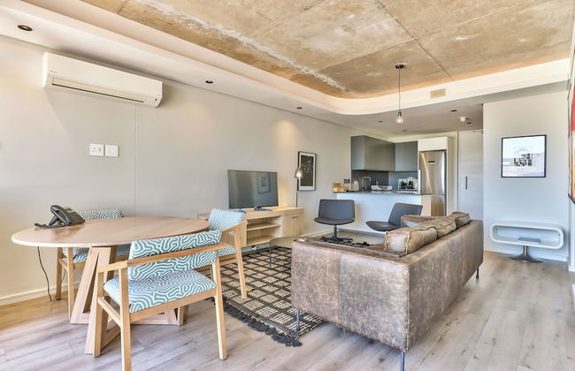 Luxury Family Apartment With Balcony - Photo 6