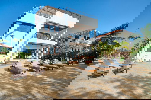 Foto 51 - NEW Oceanfront 5 Bedroom Private Island Villa