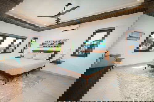 Foto 14 - NEW Oceanfront 5 Bedroom Private Island Villa