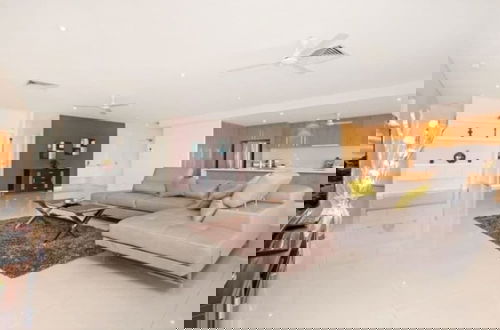 Foto 1 - Zenlux 4BR Waterfront Penthouse Pad 270 Panoroma