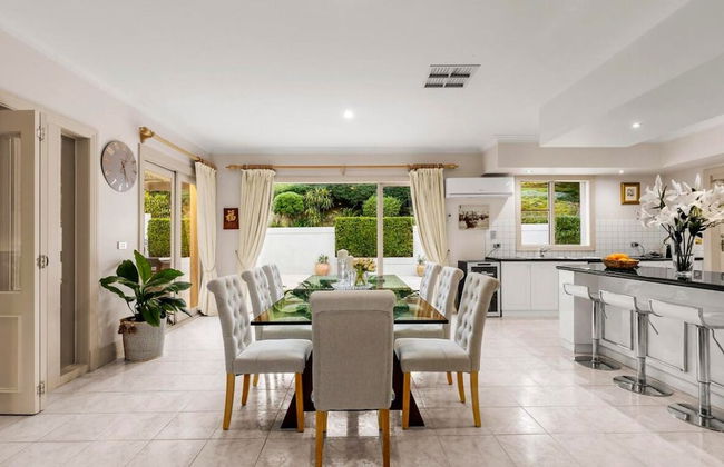 StayAU Expansive 7BR Villa Warrandyte - Foto 5