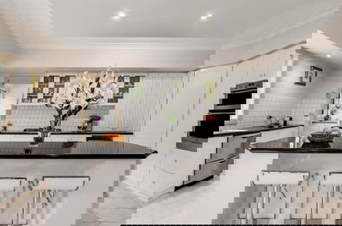 Foto 3 - StayAU Expansive 7BR Villa Warrandyte