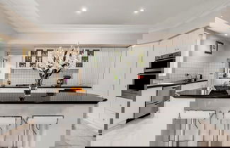 Foto 3 - StayAU Expansive 7BR Villa Warrandyte