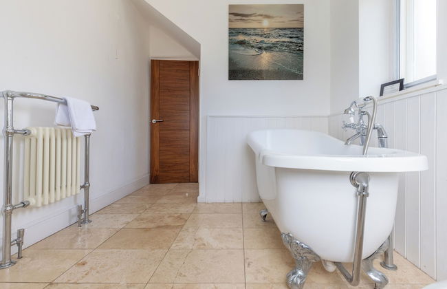 Village House - North East Escapes - Photo 18