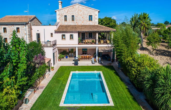 Luxurious 6-bedroom Villa Just 10 Minutes From the Beach - Foto 1