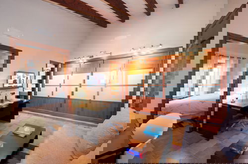 Photo 6 - Luxurious 6-bedroom Villa Just 10 Minutes From the Beach