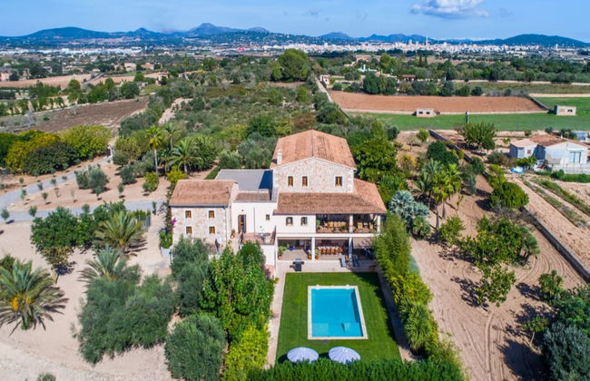 Luxurious 6-bedroom Villa Just 10 Minutes From the Beach - Foto 30