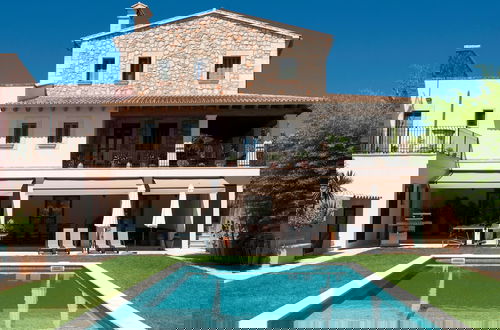 Photo 22 - Luxurious 6-bedroom Villa Just 10 Minutes From the Beach