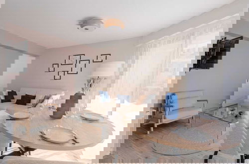 Foto 1 - Luxurious Apartment With Parking Place Morny