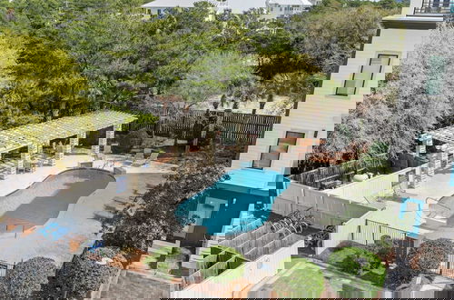 Photo 30 - Emerald Paradise 2 Blocks to Beach Rooftop Patio + Pool Access Sleeps 10