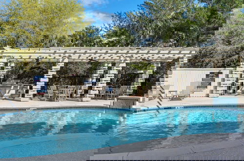 Photo 2 - Emerald Paradise 2 Blocks to Beach Rooftop Patio + Pool Access Sleeps 10