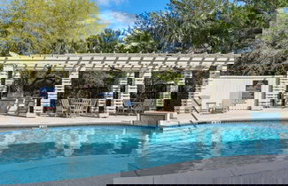 Photo 2 - Emerald Paradise 2 Blocks to Beach Rooftop Patio + Pool Access Sleeps 10