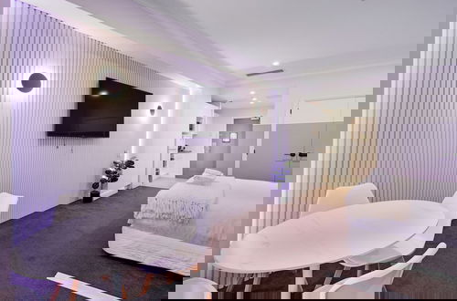 Photo 8 - Cozy Studio Retreat In The City