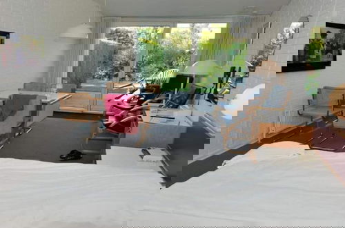 Foto 12 - Lush Holiday Home With Furniture