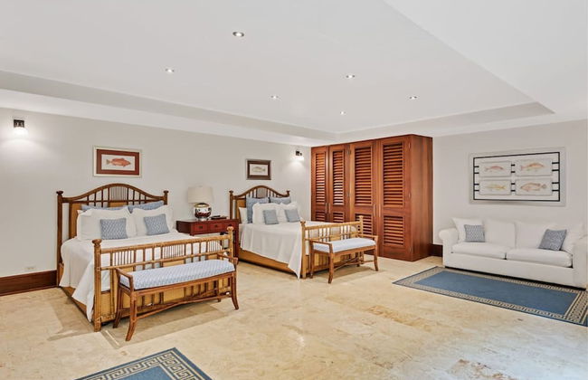 Magnificent Eight Bedroom Holiday Home - Foto 30