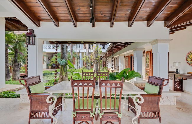 Magnificent Eight Bedroom Holiday Home - Foto 10