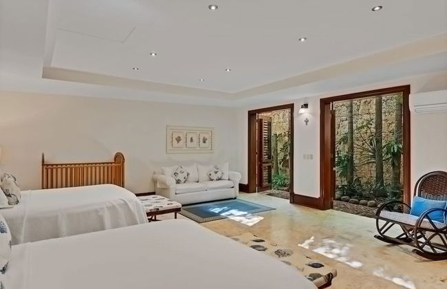 Magnificent Eight Bedroom Holiday Home - Foto 34