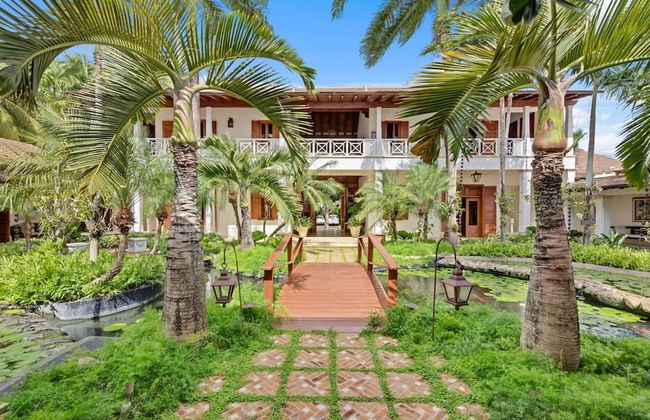 Magnificent Eight Bedroom Holiday Home - Foto 4