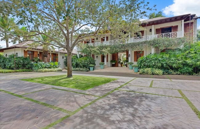 Magnificent Eight Bedroom Holiday Home - Foto 2