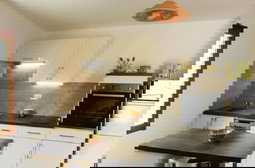 Foto 2 - Apartment in Malauctne With Garden