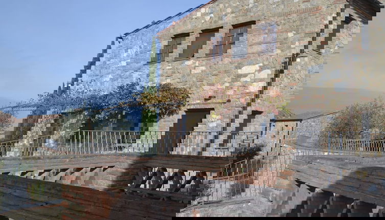 Photo 1 - Apartment in Asciano With Panoramic Views