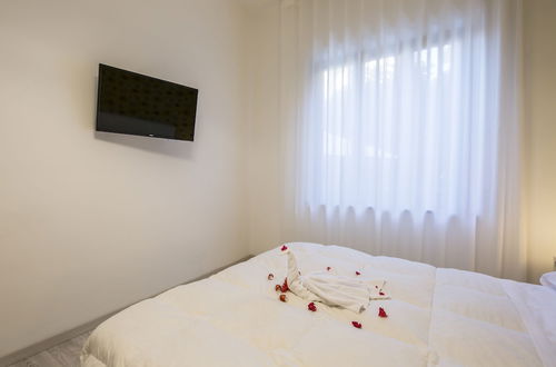 Photo 25 - Flower Suites Sorrento