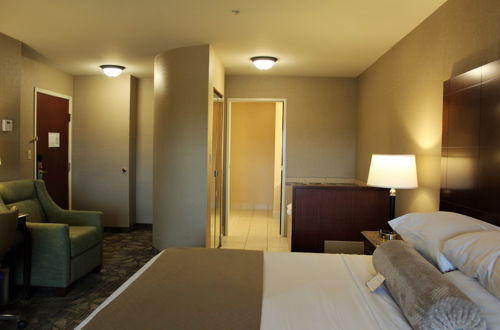 Photo 13 - Medallion Inn & Suites