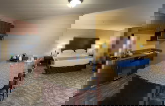 Foto 1 - Medallion Inn & Suites