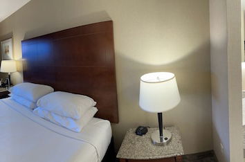 Foto 6 - Medallion Inn & Suites