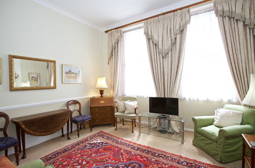 Photo 11 - A Place Like Home - Two Bedroom Apartment in Knightsbridge