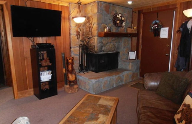 Redwood Commons - Photo 1