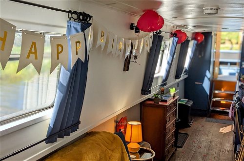 Foto 20 - Narrowboat With Hot Tub, Spa, Cruising And More