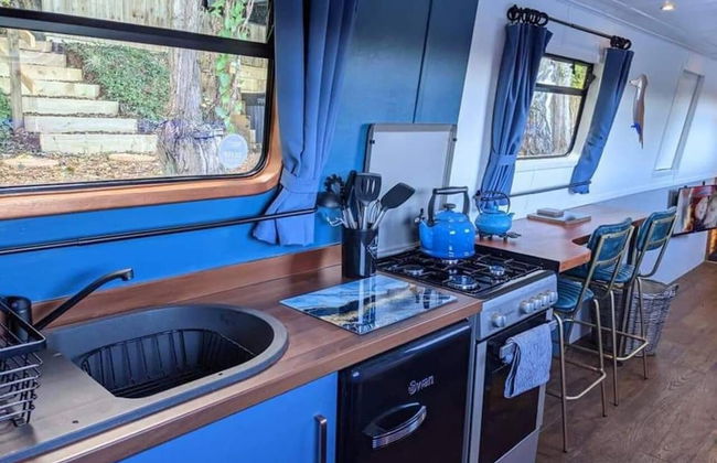 Narrowboat With Hot Tub, Spa, Cruising And More - Foto 32