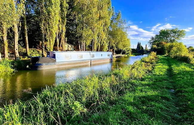 Narrowboat With Hot Tub, Spa, Cruising And More - Foto 12
