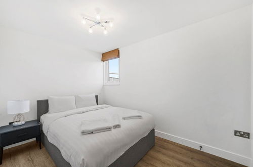 Photo 2 - Gorgeous 3 Bedroom Duplex Apartment in West London